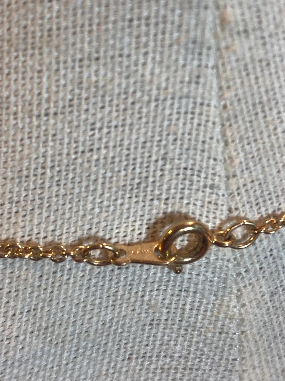 Vintage Avon Gold Tone Blue Crystal Bar Necklace 17” Minimalist - Picture 4 of 4